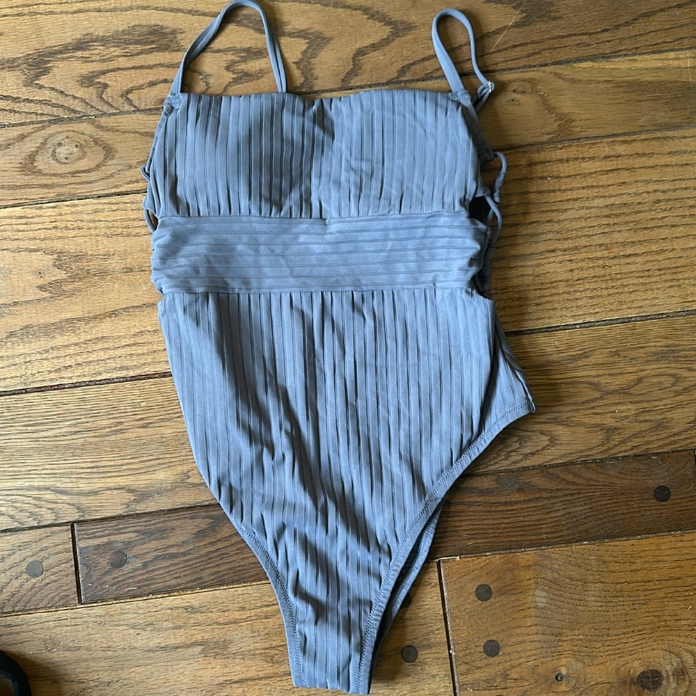 Lot of 8 womens swimsuits size L